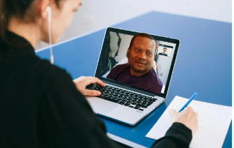 talking with customer